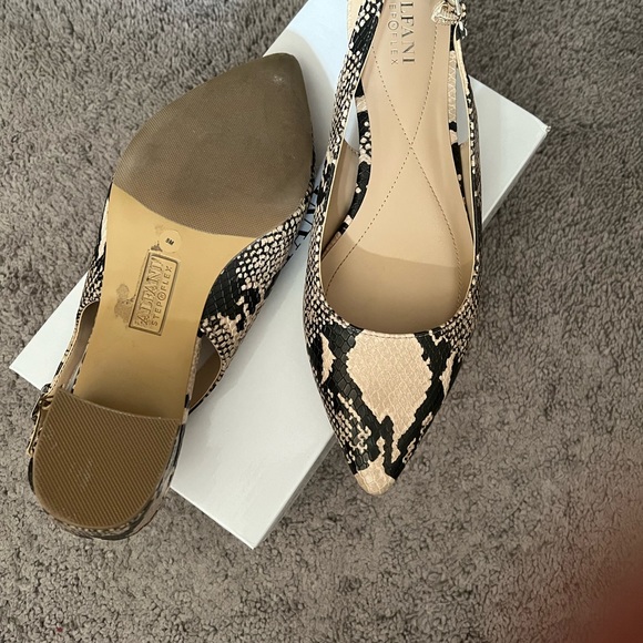 Warn a couple times. No scuffs - Picture 2 of 4